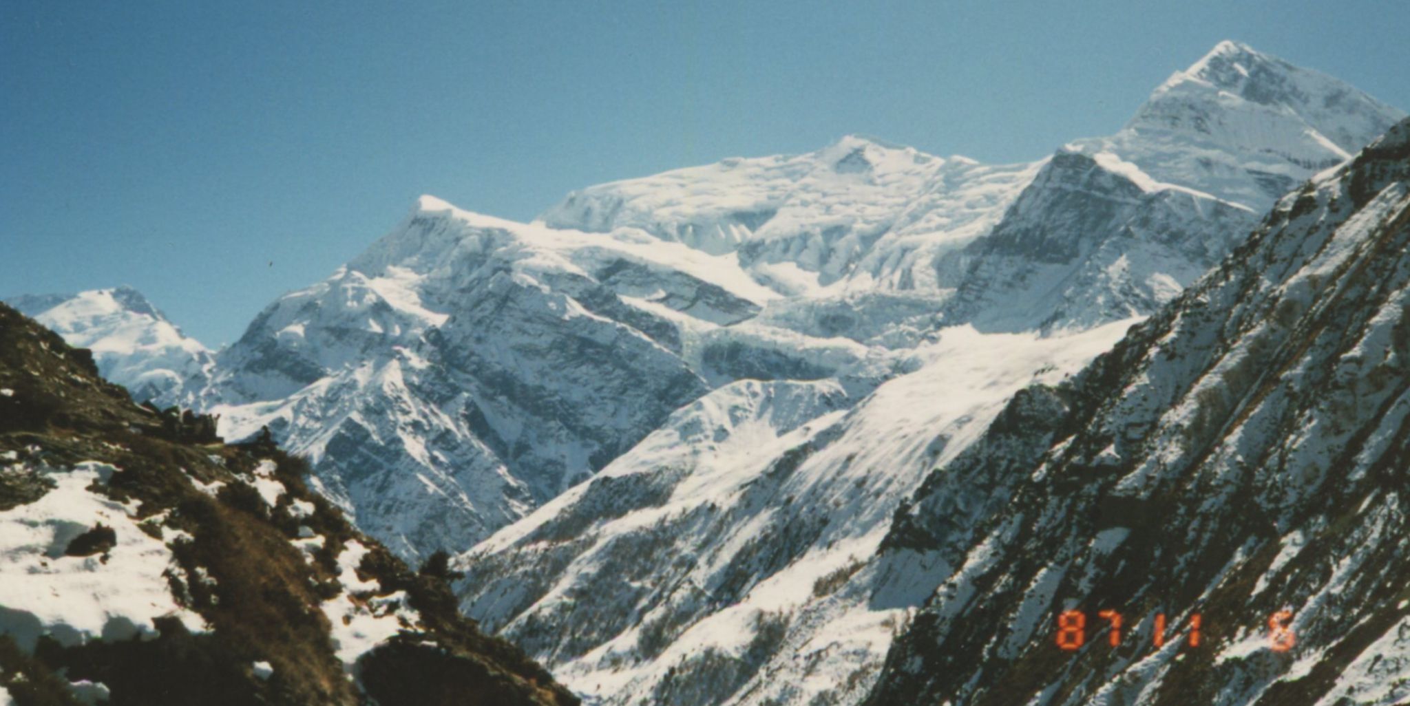 Annapurna Himal on ascent from Manang to Tharong La