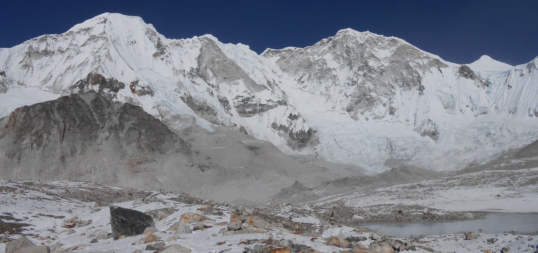 Ombigaichen ( 6340m ) and Mount Baruntse above Hongu Valley