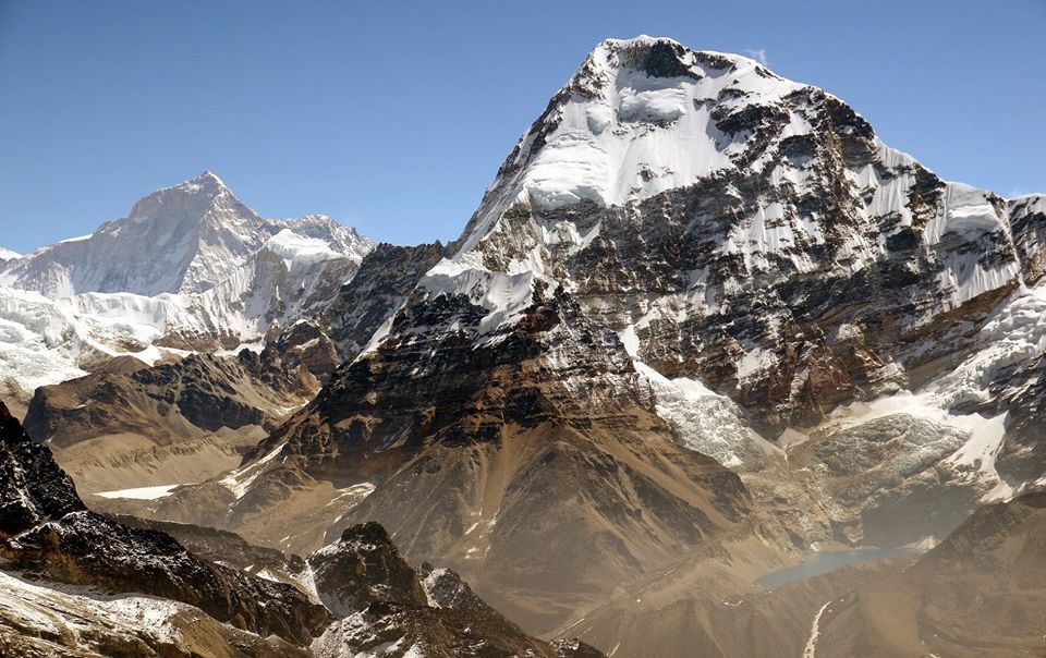 Makalu and Chamlang above Hongu Valley