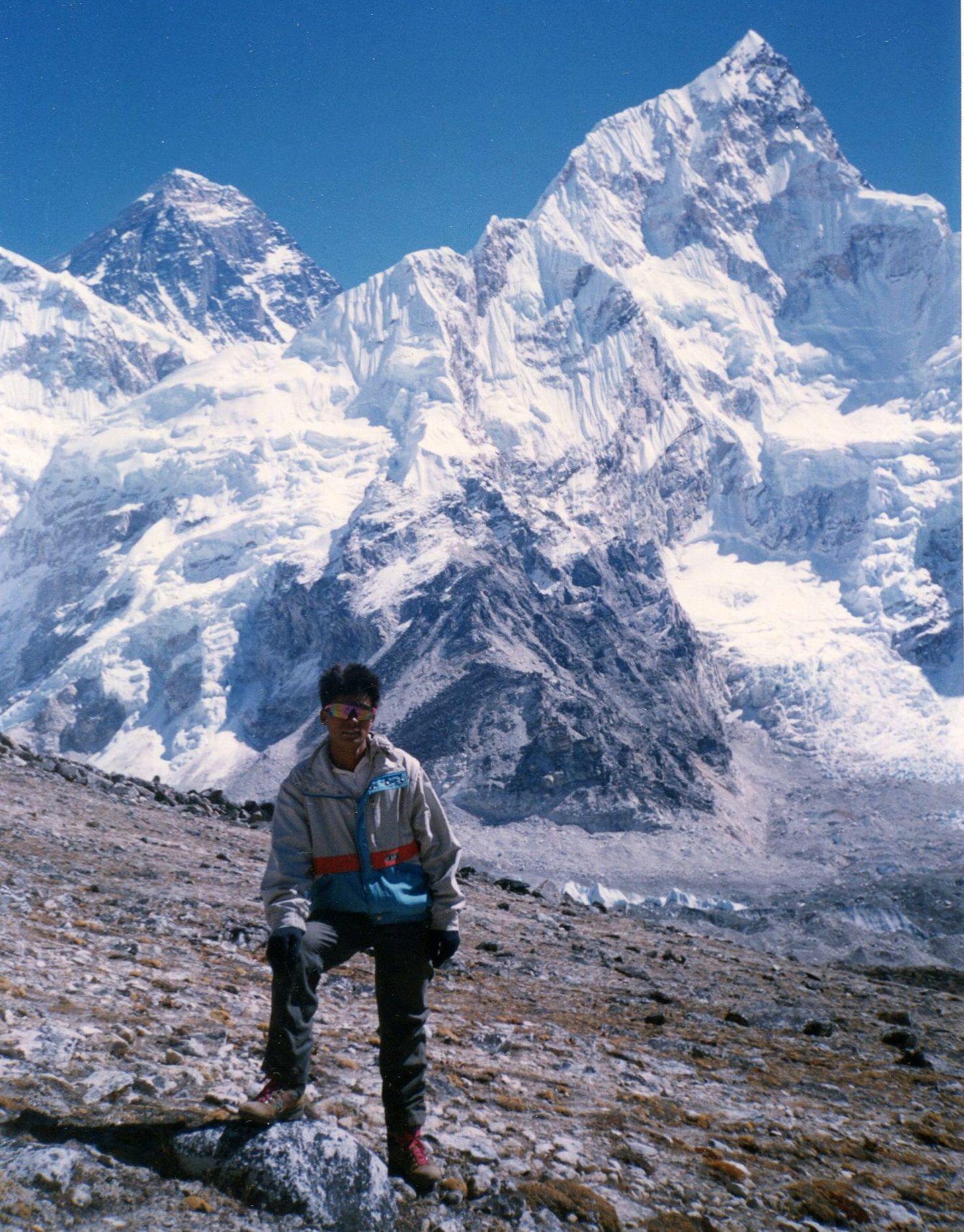 Nima Lakpa Sherpa and Mt.Everest from Kallar Pattar