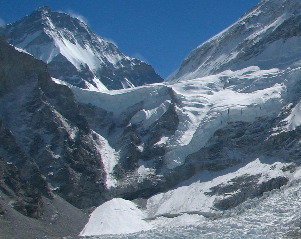 Changtse ( 7550m ) above Lho La