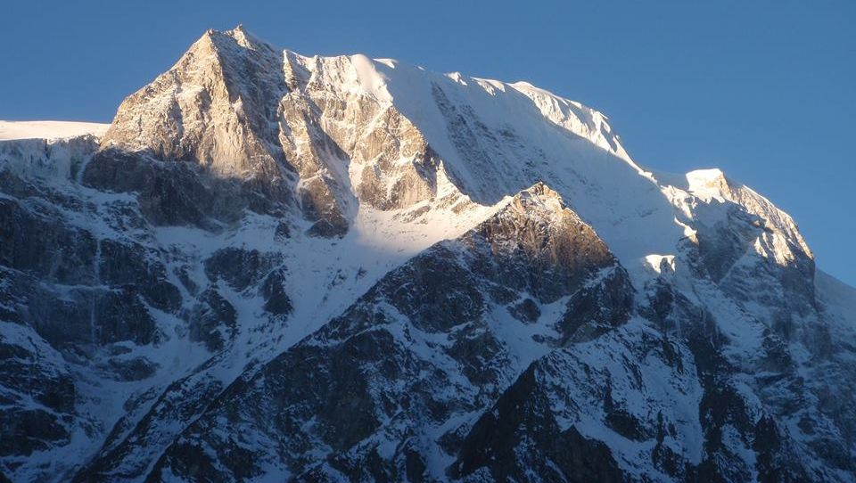 Himalayan Peaks on ascent to Larkya La