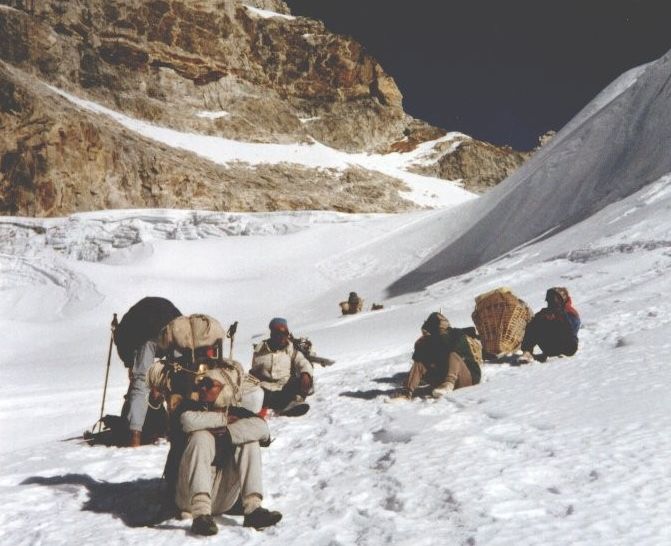 Ascent to Trashe Labtse beneath Tengi Kagi Tau