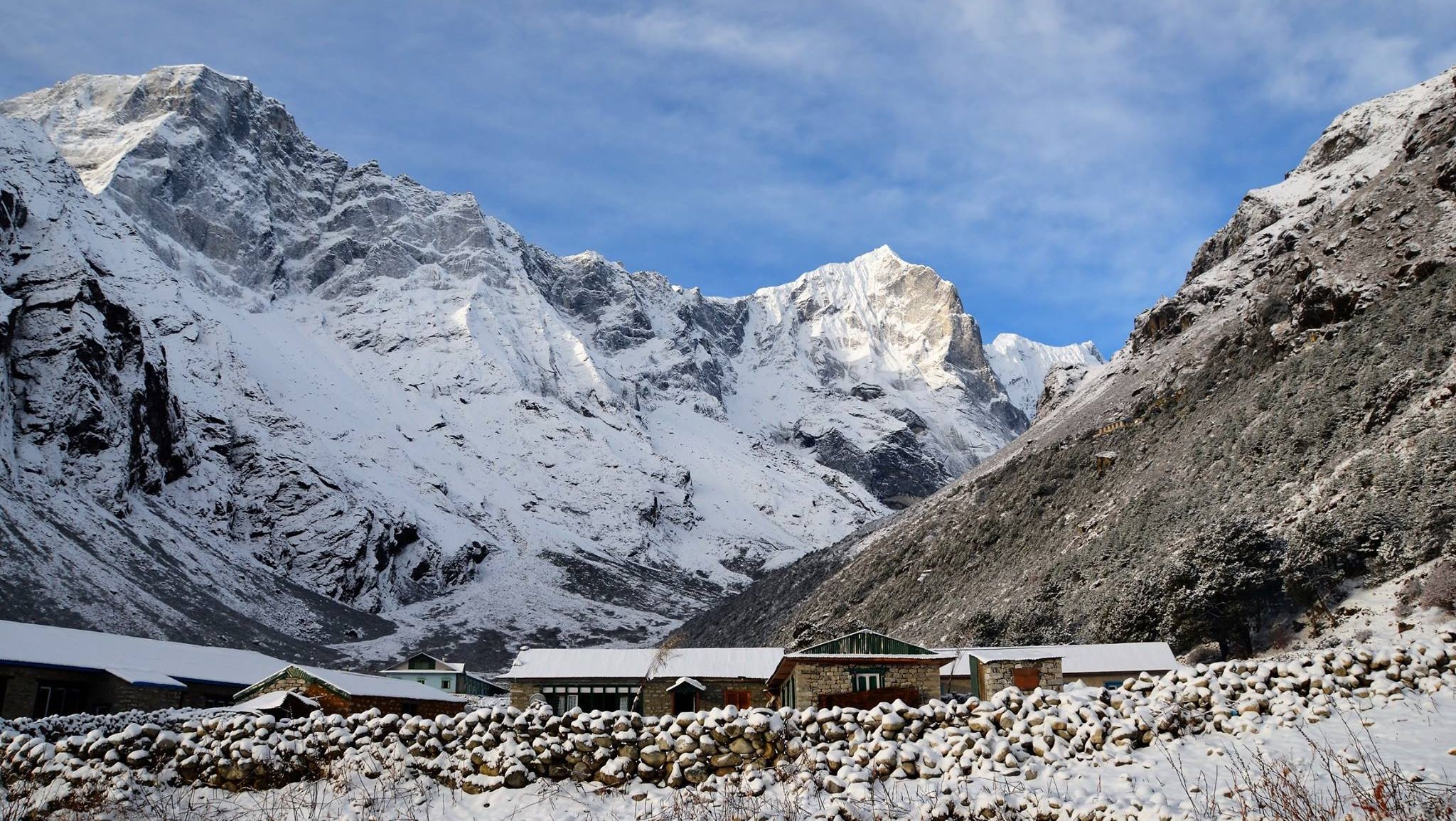 Tengkangpoche above Thame village