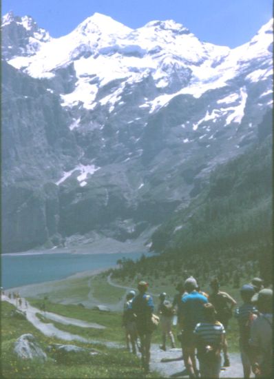 Blumlisalphorn and Frundenhorn on trail to Oeschinensee