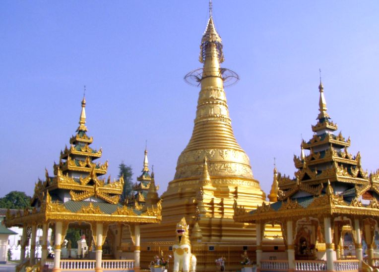 Ein Daw Yar Paya in Yangon ( Rangoon ) in Myanmar ( Burma )