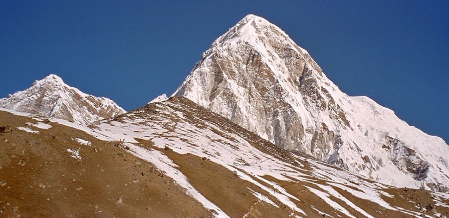 Pumori above Kallar Pattar