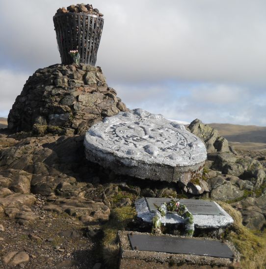 Cairn, Beacon and plaques on Dumyat