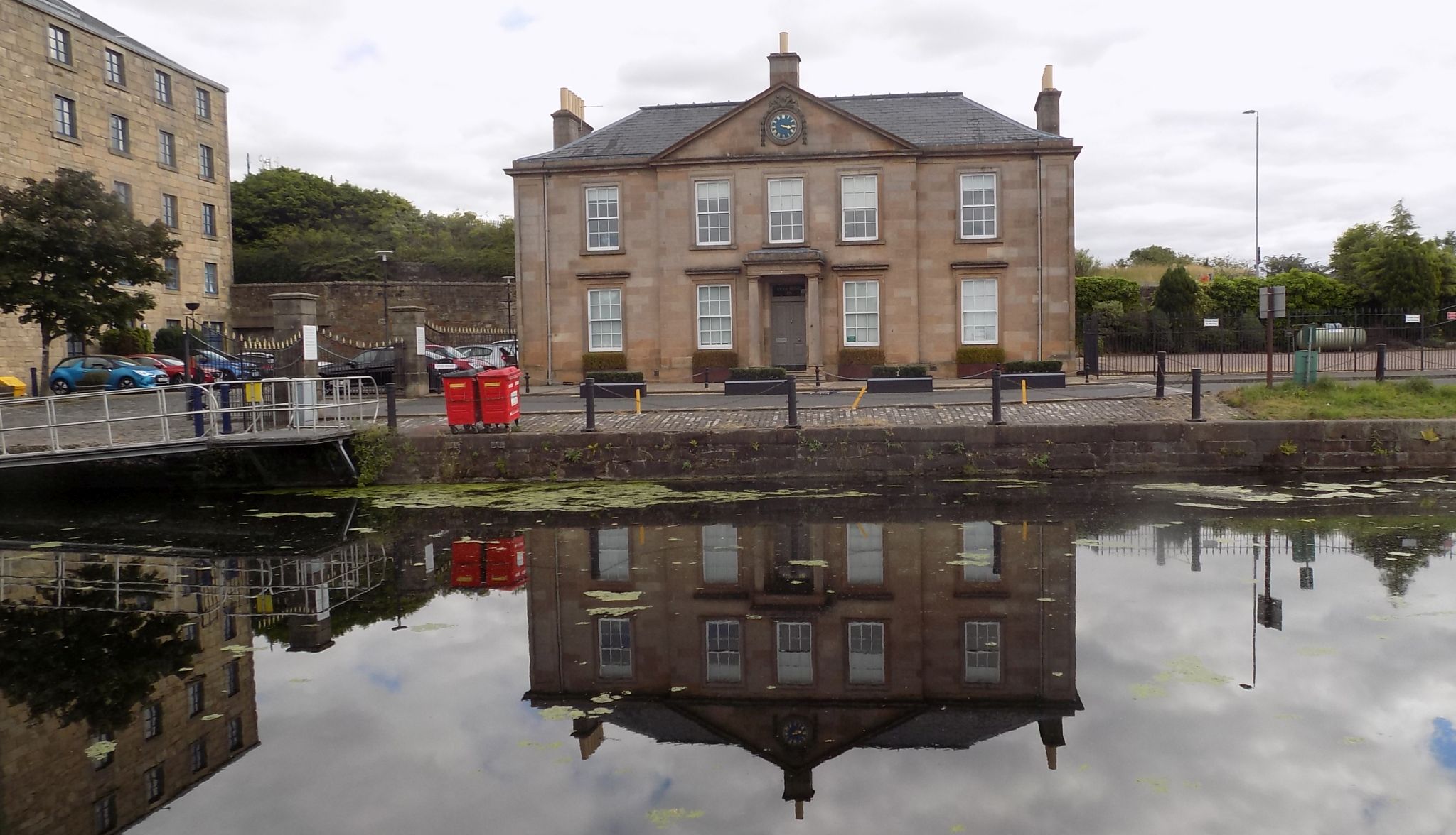 The former offices ( b1812 ) of The Forth & Clyde Navigation Co at Spiers Wharf