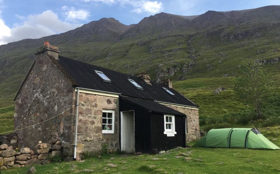 Sheneval Bothy beneath An Teallach