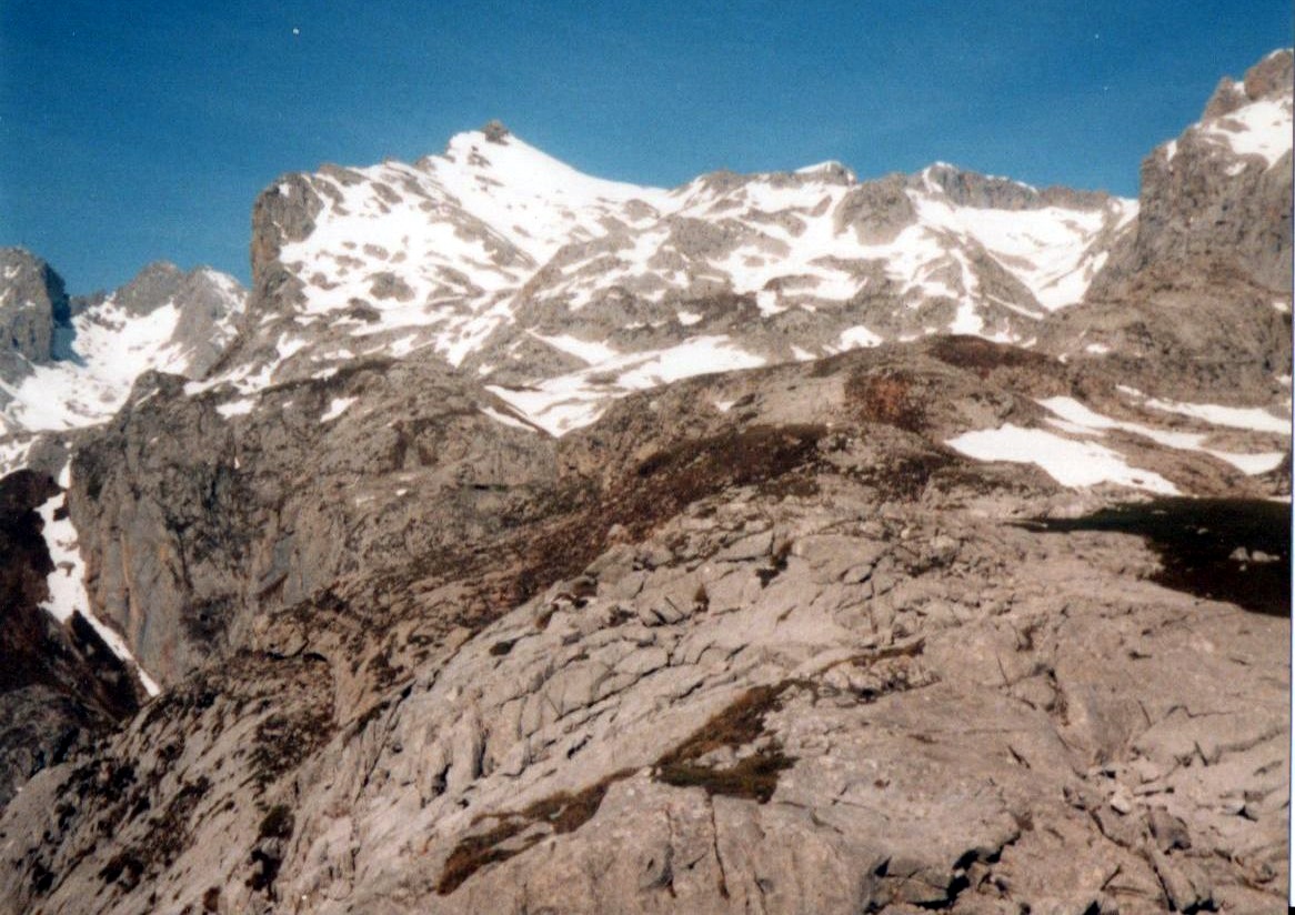 Picos de Europa above Mirador de Cable Plateau