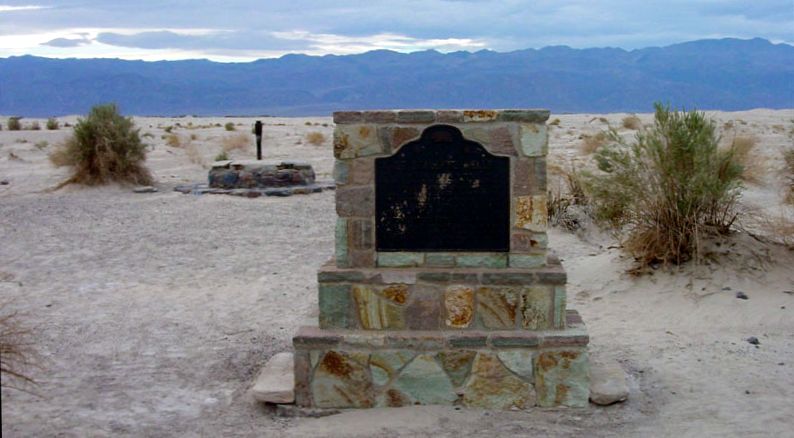 Old Stovepipe Wells in Death Valley